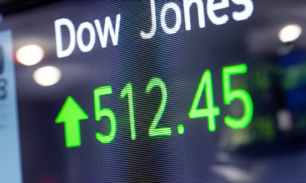 Dow Surges on Renewed US-China Trade Optimism as Tariff Deadline Looms